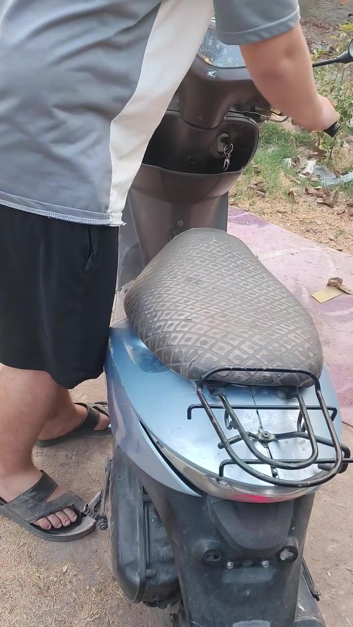 ماطور هوندا للبيع 
كهربائيات شغاله 
مكينه ما مفتوح 
محور الى كابريتر ماكس 
المكان كركوك حي العسكري 
السعر 225 بي مجال بسيط للشرااي
الرقم ***********
