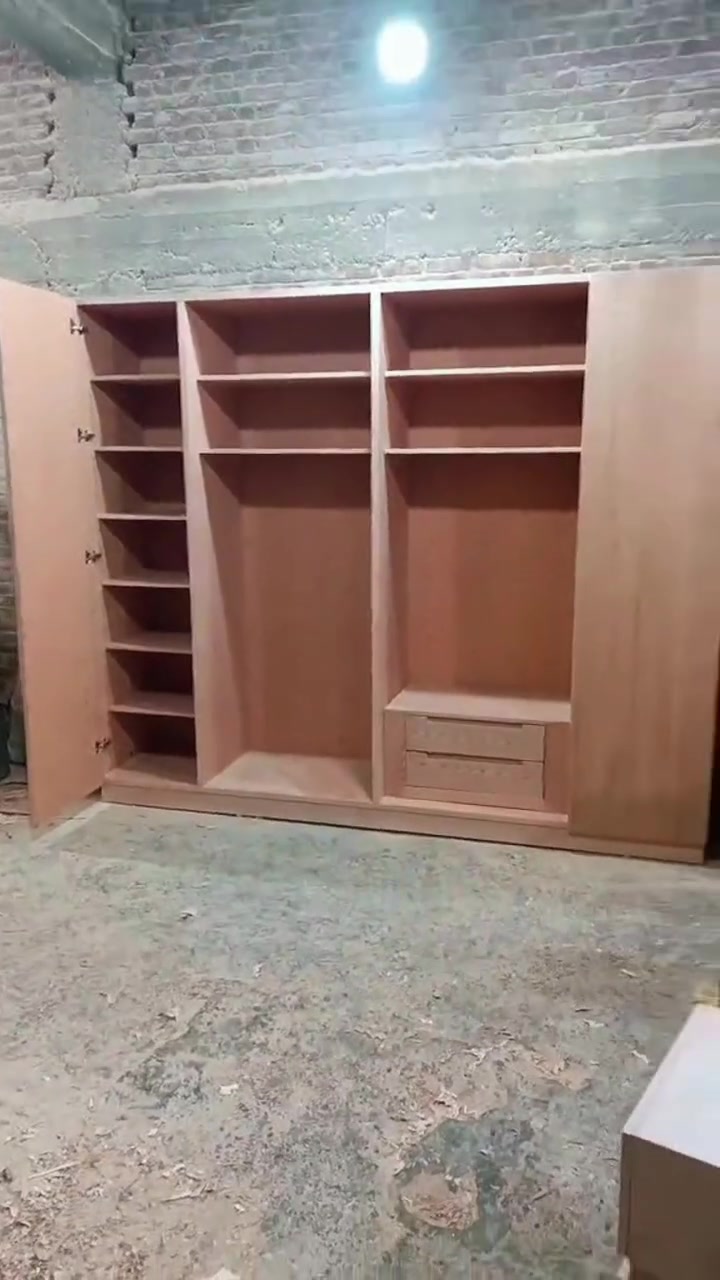 بفضل الله متاح تنفيذ اي تصميم علي حسب المقاسات التتناسب مع المكان عند حضراتكم بأدق التفاصيل وبأجود الخامات 

للتواصل / 010 14615039 
  Zaher Osman

#أثاث #عموله #ورشه #غرف  #ديكور
