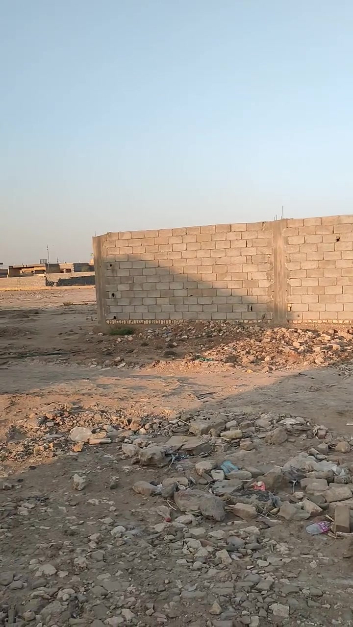 السلام عليكم،، 
قطعه نص دونم، 1250 متر للبيع،، رباط صب +دنگ صب، سياج عالي 12بلوكه،، باب كبير3×3  ، كهرباء بالباب، ماي واصل للقطعه وقوي، مكانها السميلات، الاتصال
***********
***********
