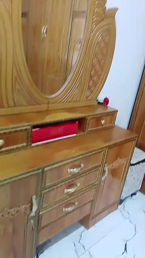 السلام عليكم غرفة نوم مستعملة استعمال قليل السعر 850الف بيها مجال 
المكان الحسينية مال راشدية 
***********
