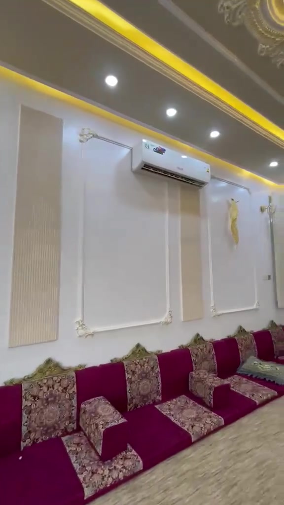 السلام عليكم بيت للبيع وره مدرست نهاوند مساحت البيت 320متر مطلوب إسكان 25 مليون ملاحضه السكان ينكطعن يم الشراي ولباقي يطيهن ويداور بسم المشتري وانفس الكفيل اليرغب بل شراء ينتصل ويدلل رقم الهاتف ***********
