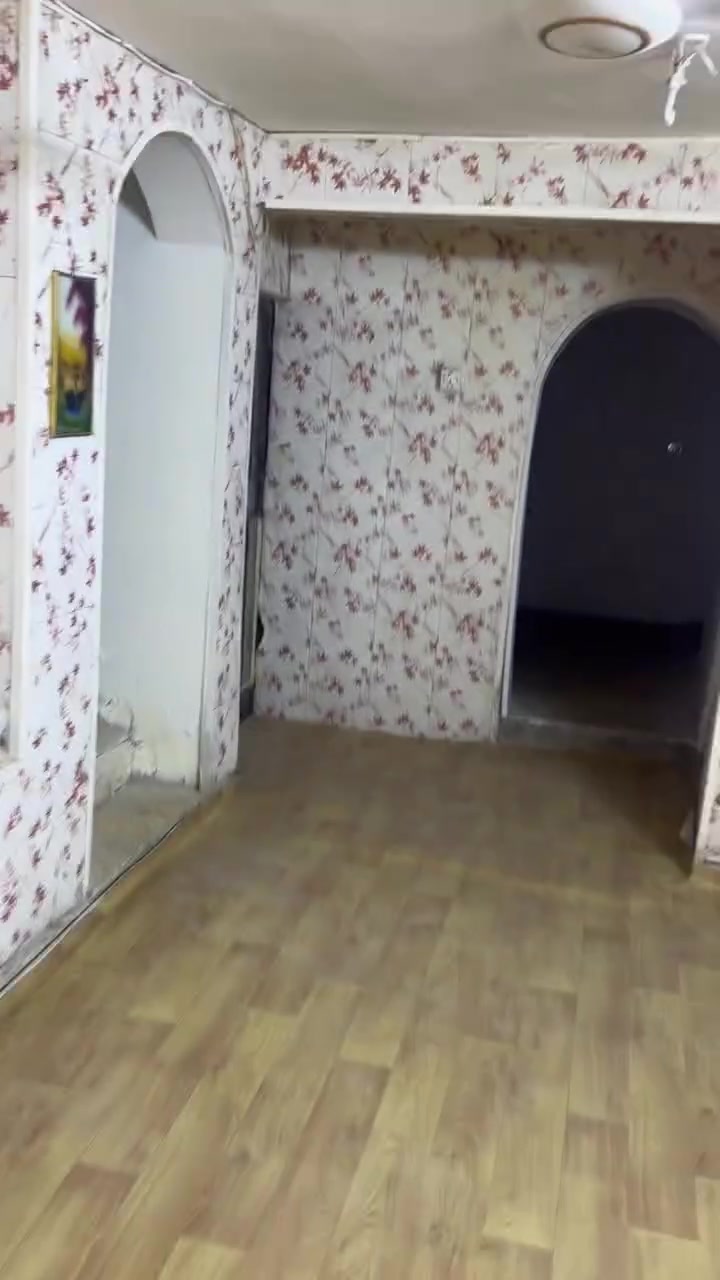 السلام عليكم بيت لإيجار بلكراده شارع صيدلية اسامةالتفاصيل كله بلفديو يحتوي ع غرفتين وصاله ***********
