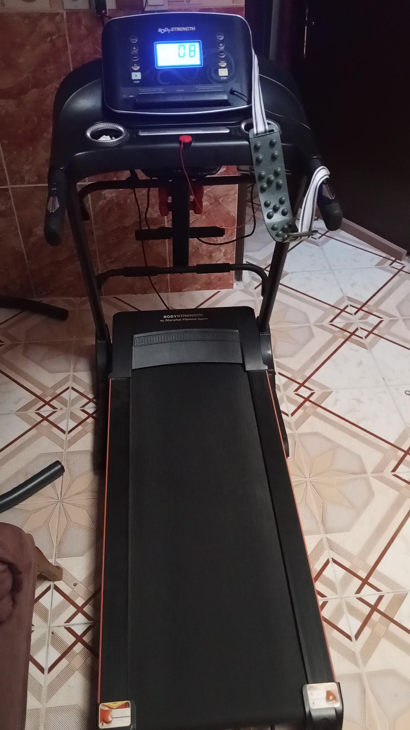 للبيع..
جهاز مشي الماني يتحمل وزن 120 جبلي مع جهاز هزاز للبطن وقرص دوار وعدد 2 اثقال وزن 1 كغ .. استعمال خفيف اخو الجديد 
للتواصل *********** واتس اب