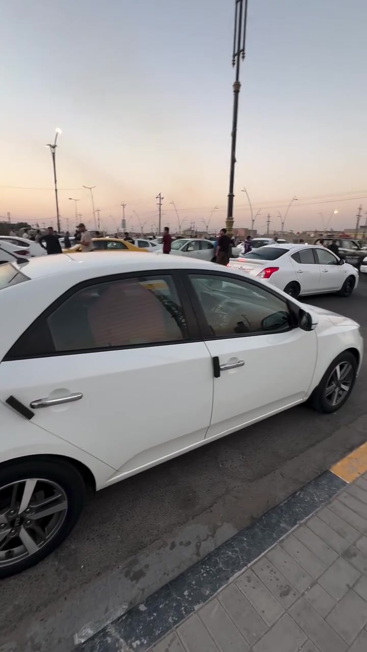 السياره حره تحويل ثاني يوم  باسمنه  السنويه 28
رقم بصره السياره خير من الله جاهزه مكينه وكير وحداده وتبريد  ترايها لزاخو  البدي نضيف  ملاحضات قليله بارد بدون معجون وصبغ 
***********
