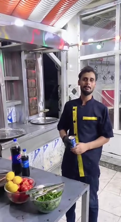 🔥 مطعم علي شيش 🔥  ان شاءلله يوم غدآ الخميس سيتم افتتاح شاورما كص لحم وكص دجاح 🍖🍡
عروض الافتتاح: 
العرض الأول:  لفه مع المقبلات مع قوطيه ببسي السعر الف دينار ❤️‍🔥❤️‍🔥

العرض الثاني: ربع كيلو مع المقبلات مع صمون حار السعر 5 الف فقط❤️‍🔥❤️‍🔥

العرض الثالث: نص كيلو مع بطل ببسي العائله مع الصمون والمقبلات السعر 10  الف❤️‍🔥❤️‍🔥

🚗 خدمة توصيل متوفرة
📞 رقم التوصيل: ***********
❤️‍🔥اوقات العمل ❤️‍🔥
❤️‍🔥الشفت المسائي ❤️‍🔥 من 3 عصرآ الى12 مساءآ رقم الهاتف
