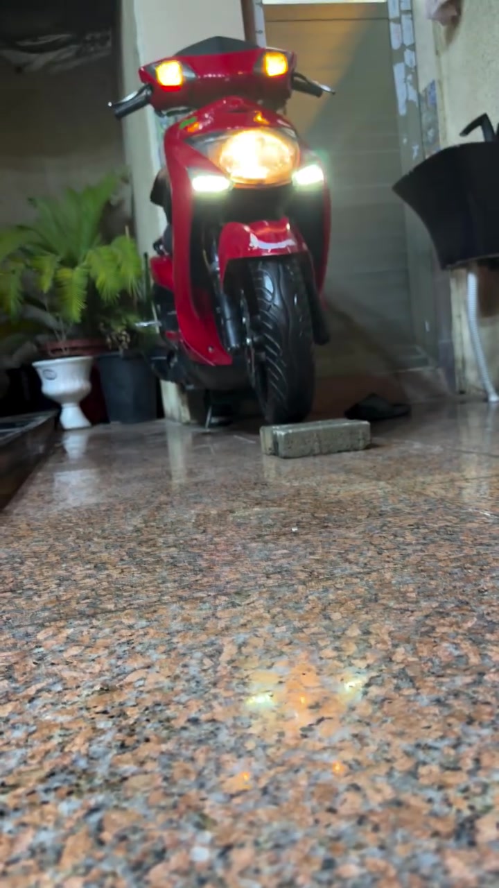 سلام عليكم عندي سكنس البيع درجه حلونضيفه سعر مليون قفل مكان بغداد الشعب سريدات  رقم ***********
