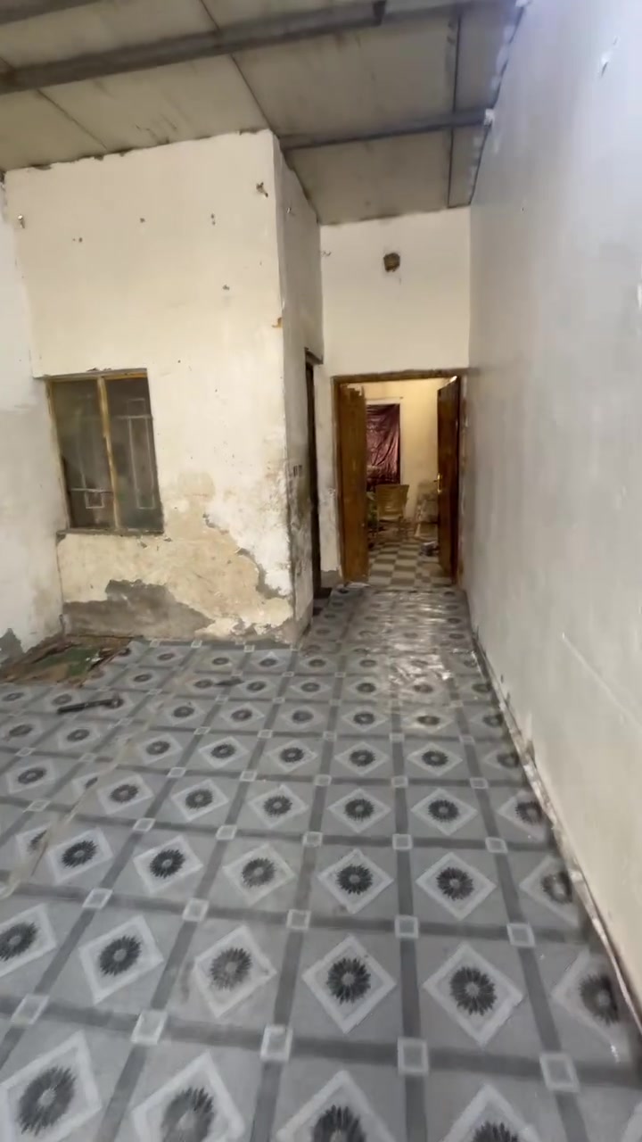 السلام عليكم مشتمل ٥٠ متر لليجار العنوان جكوك الاساتذى قرب الكرفاين السعر ٢٥٠ للتصال ***********
