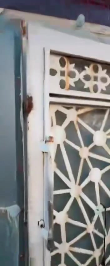 شقه طابق اول للايجار معزوله عن الجوه باب منفصل 
غرفه نوم 
مطبخ 
صاله 
حمام 
مخزن 
سطح 
تاتكي وحدك سخان وحدك  
كلشي واضح بالفديو كامله من كلشي جيب غراضك وتكعد
عنوانها حي البساتين بفرع عمار ابو الانشائيه
‭***********
