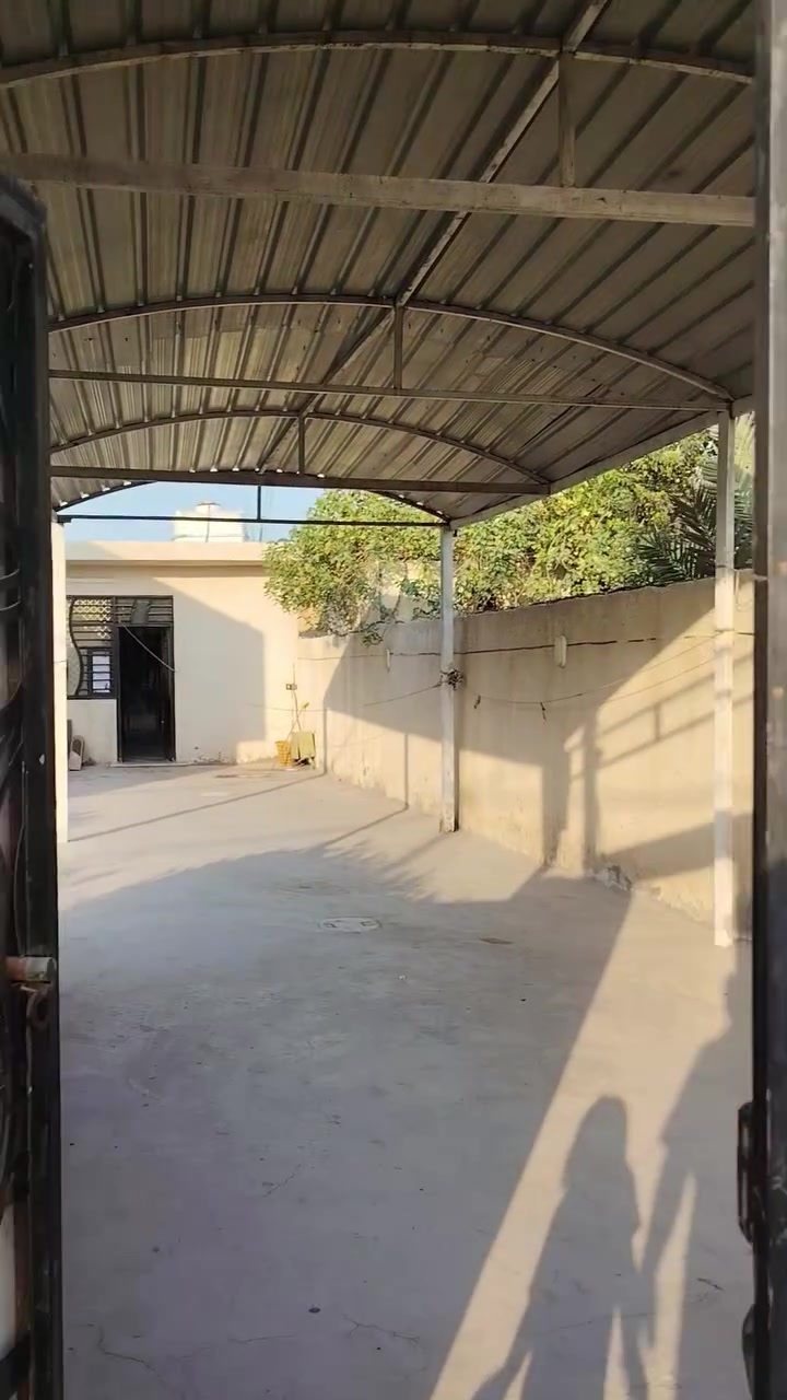 السلام عليكم كاع وبيه بناء ٧٥ متر المساحة الكلية ١٨٥ متر الشعله الدوانم شارع أبو دوش عالشارع  استفسار ***********
