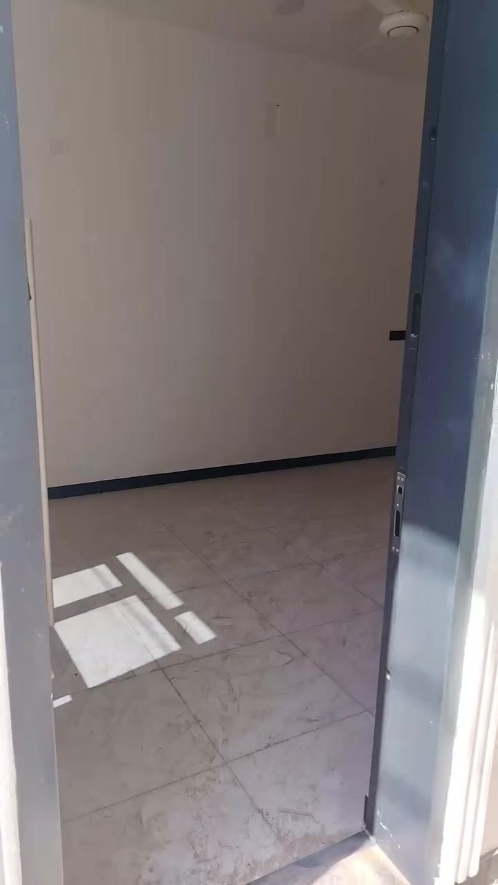 يتوفر بيت ١٠٠ متر للاجار
يحتوي على غرفتين نوم ومطبخ واستقبال وخدمات ٣ وهول مشترك ع الاستقبال بيت جديد ما مسكون كامل من كلشي عنوان هورجب خلف افران الزيتون للاستفسار الاتصال على الرقم *********** قم بتمرير عناصر الحافظة لحذفها
