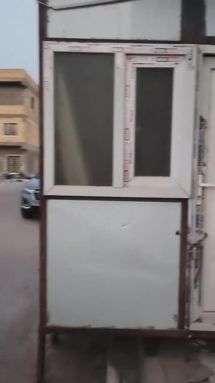 كردفان حراسه لبيع عرض ٢متر وطوله ٣ ارتفاع ٢ ونص صحيات كامله وكهربايات كامله وجديد كلش ***********
