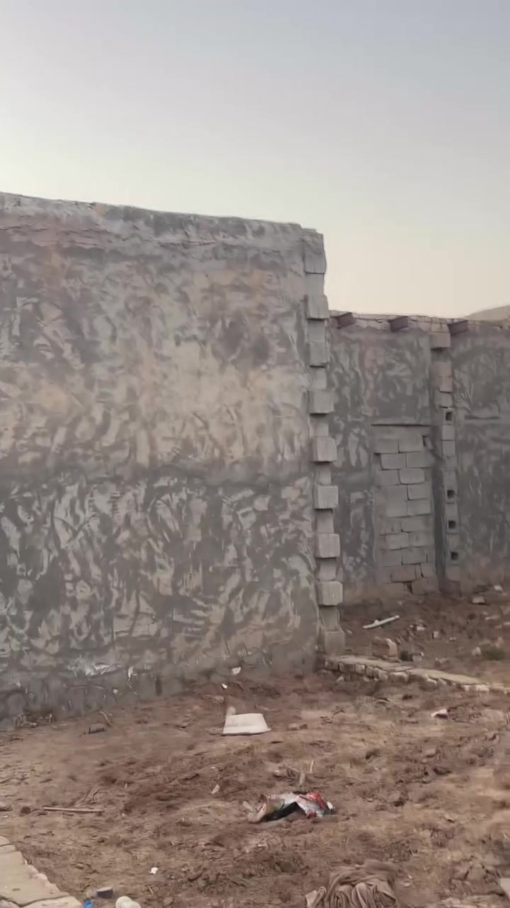 بيت للبيع المساحه 270
حي فدك مسافه 200متر عن الشارع
بيت بيه مطبخ وديوانيه 10ب4 والباقي موضحه بالفيديو
شارع 11 متر 
***********
