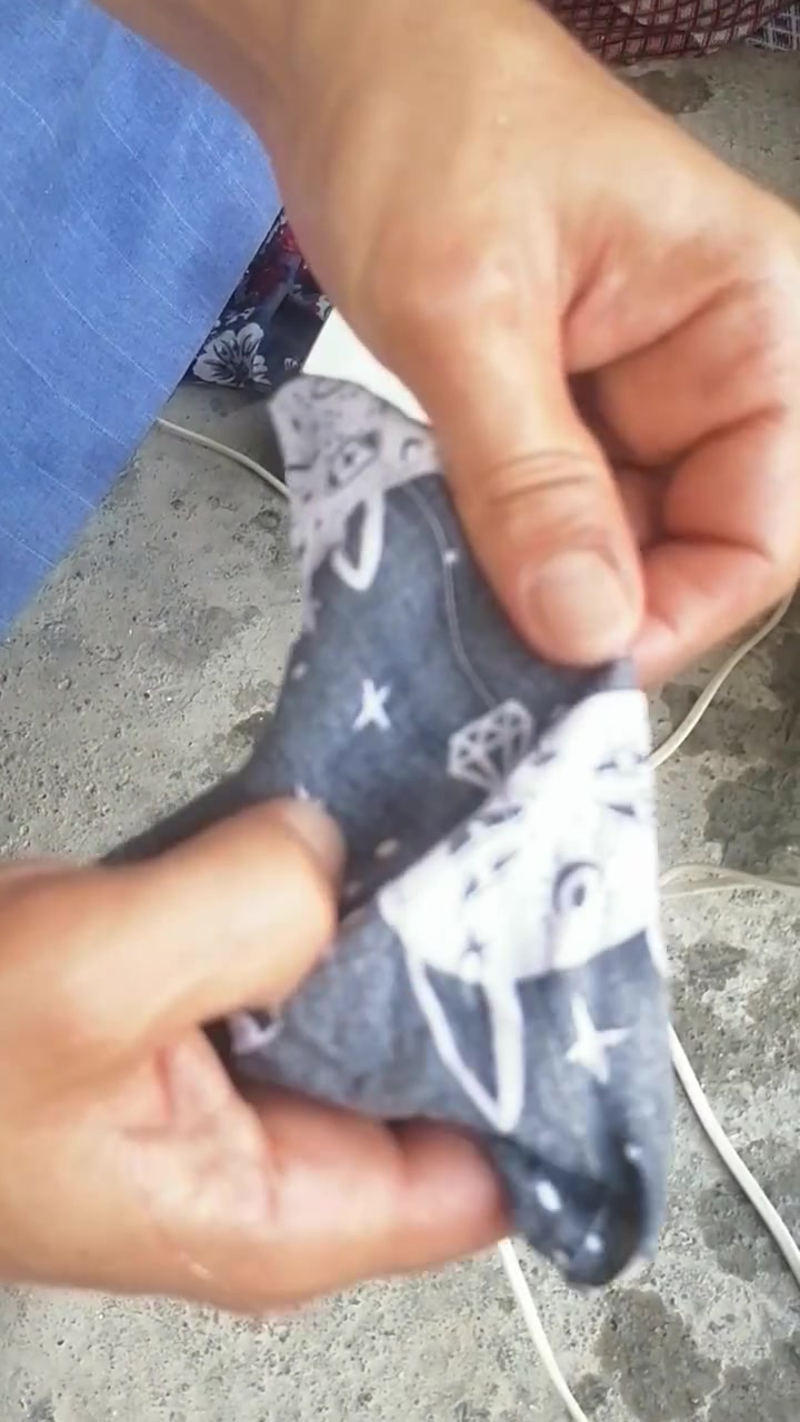سلام عليكم مكينة خياطة لبيع شغالة اي نقص مابيه  شرط شغل مكان كربلاء شراي بيه خير أو يدلل ***********  ***********
