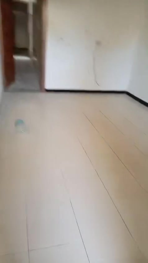 بيت طابق ثاني 
غرفه و صاله و مطبخ و خدمات 
السعر ٣٥٠ 
الشعب خلف متوسطه صلاح الدين
***********
***********
