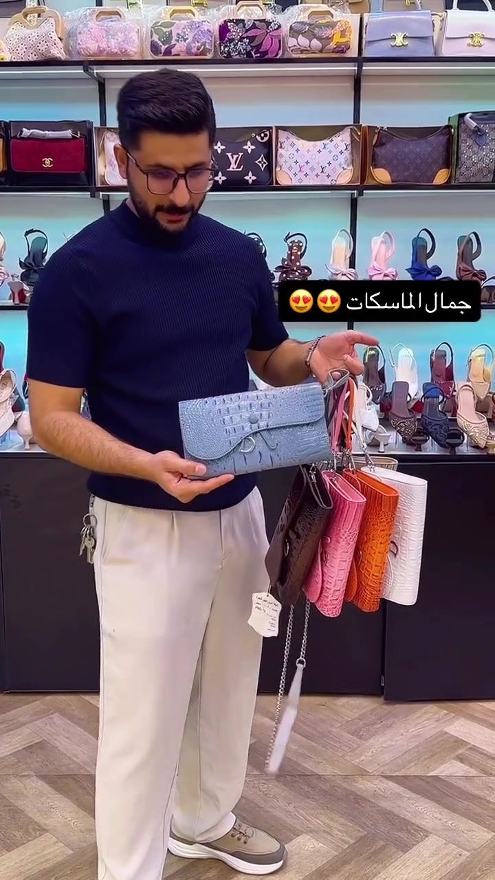 

نص مكتوب في الصور:
- 😍😍 جمال الماسكات
