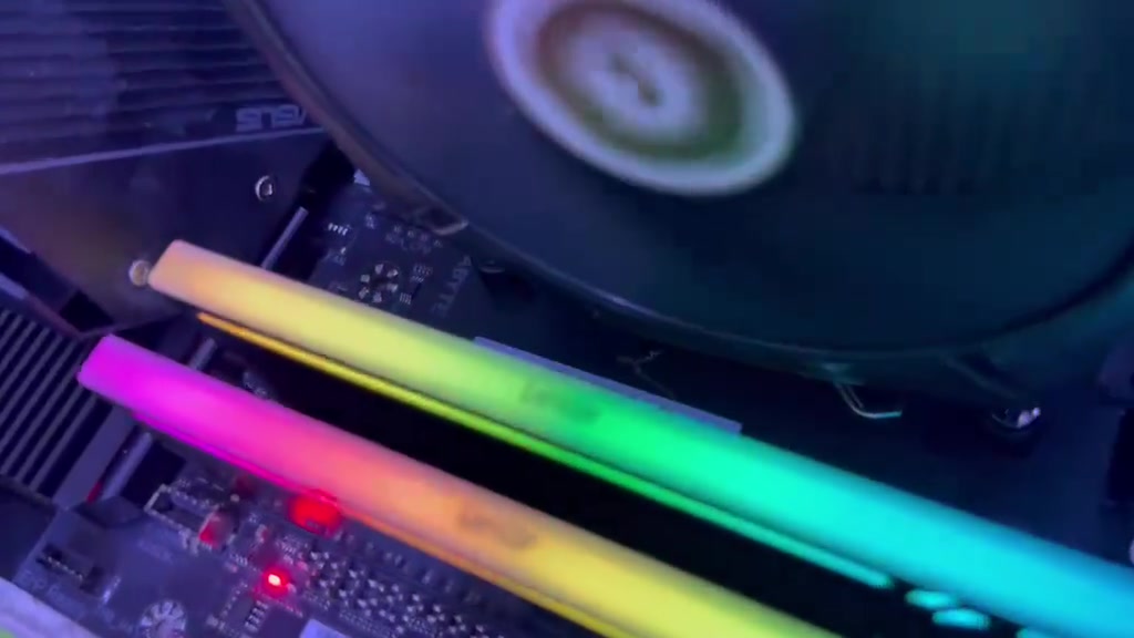 رام DDR5 • ٣٢ جيجا • ٦٠٠٠ ميجاهرتز