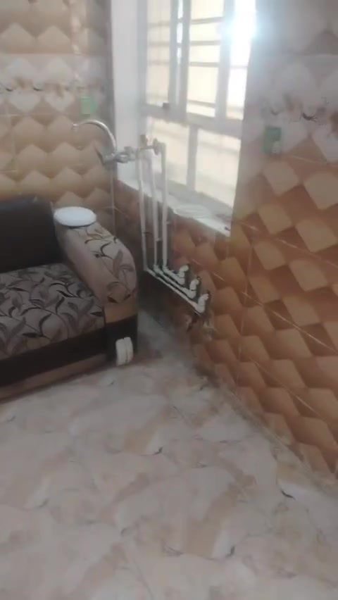 شقه الايجار طابق ثاني٥٠متر نضيف كلش غرفه ومطبخ وتخاريج اجاره ٢٧٥قفل مكانه كاضميه شارع النواب *********** مطلوب عائله مو اكثر من 3

