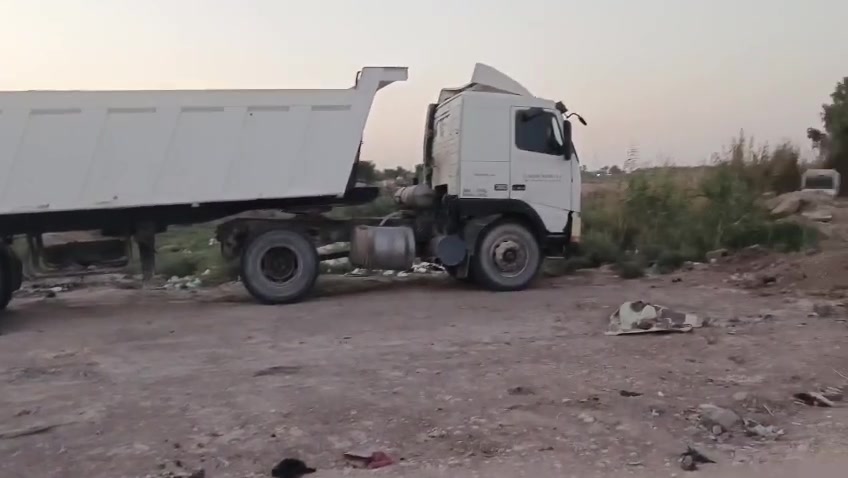 السلام عليكم 
 قطعة أرض في الكوت 
نهاية شارع النفط على جهة الحولي ركن بنهايه فرع ع شارع متوفر كافة الخدمات مجاري ماء كهرباء
مساحه 560 متر نازله عن الشارع 10 متر صافي 400 متر
طابو زراعي سند 25 
للأستتفسار الأتصال *********** 
عقارات علي الزبيدي لبيع وشراء كافة الدور وقطع الاراضي وتاجير البيوت وعرض العقارات طابو زراعي
