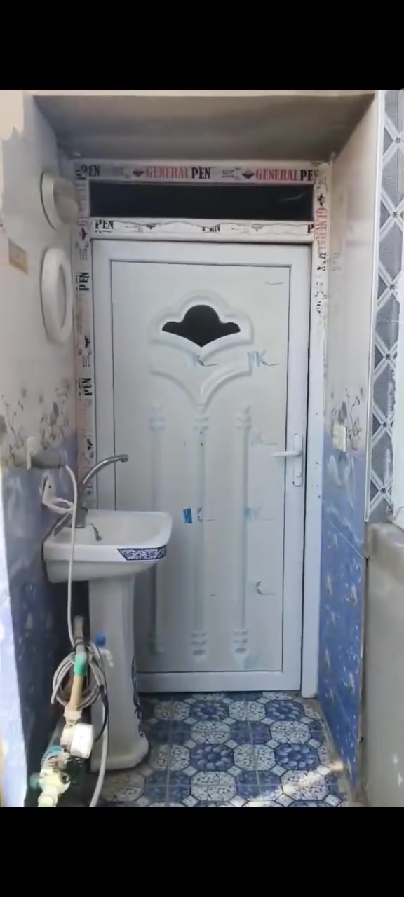 بيت للبيع مساحه 100 طابق ونص بناء حديث سنه 2023 جمعيه ام الربيعين قرب جامع مالك الملك حي سومر *********** يوجد واتساب سعر 80 قابل للتفاوض
