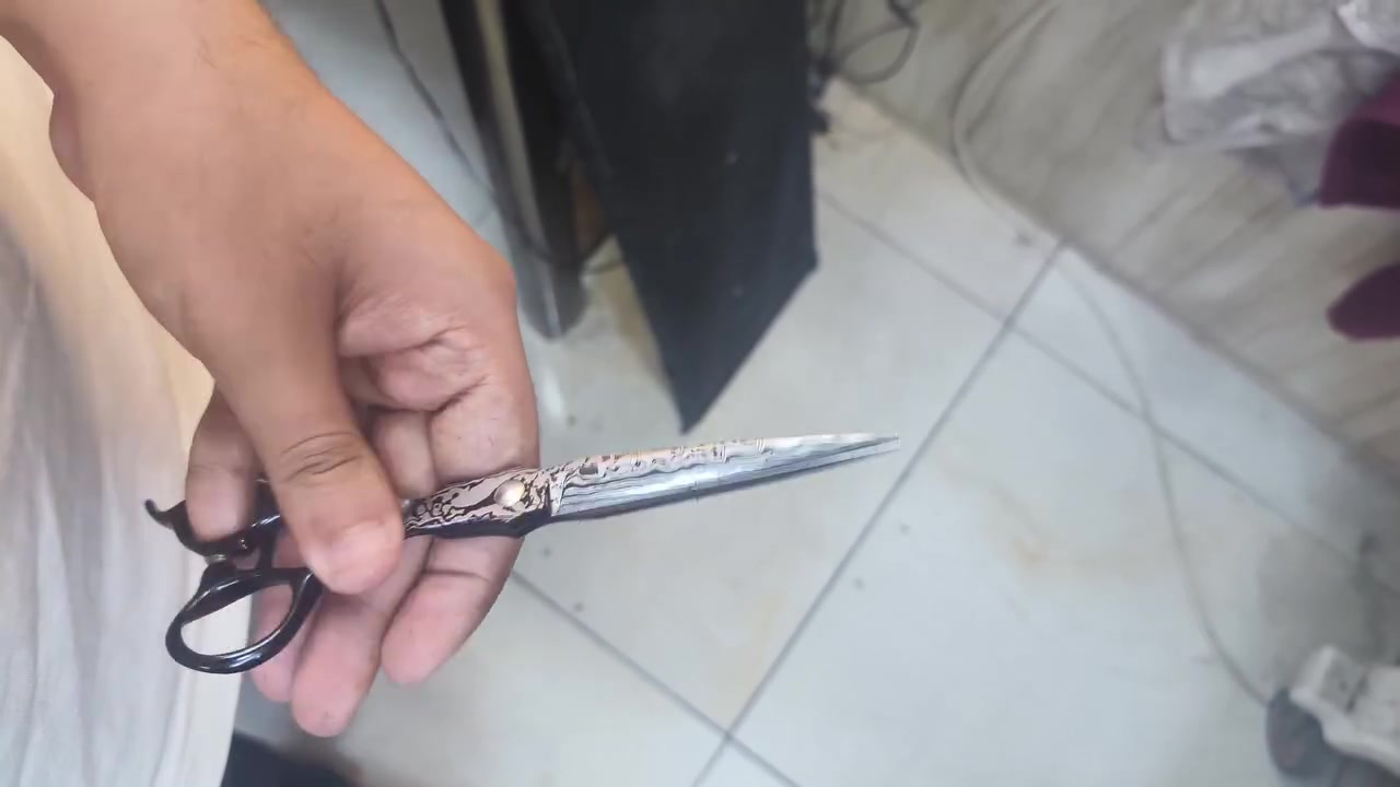 السلام عليكم هذني ادوات حلاقه للبيع مكينتين تدريج ومكينه صفر وشبجه + 3مكاصه ضمان شغل  امانه الله مابيهن اي شي فقط الشبجه يحتاج تبديل غيار مالتها
رايدهن ب70 الف قفل عنواني بغداد ***********
