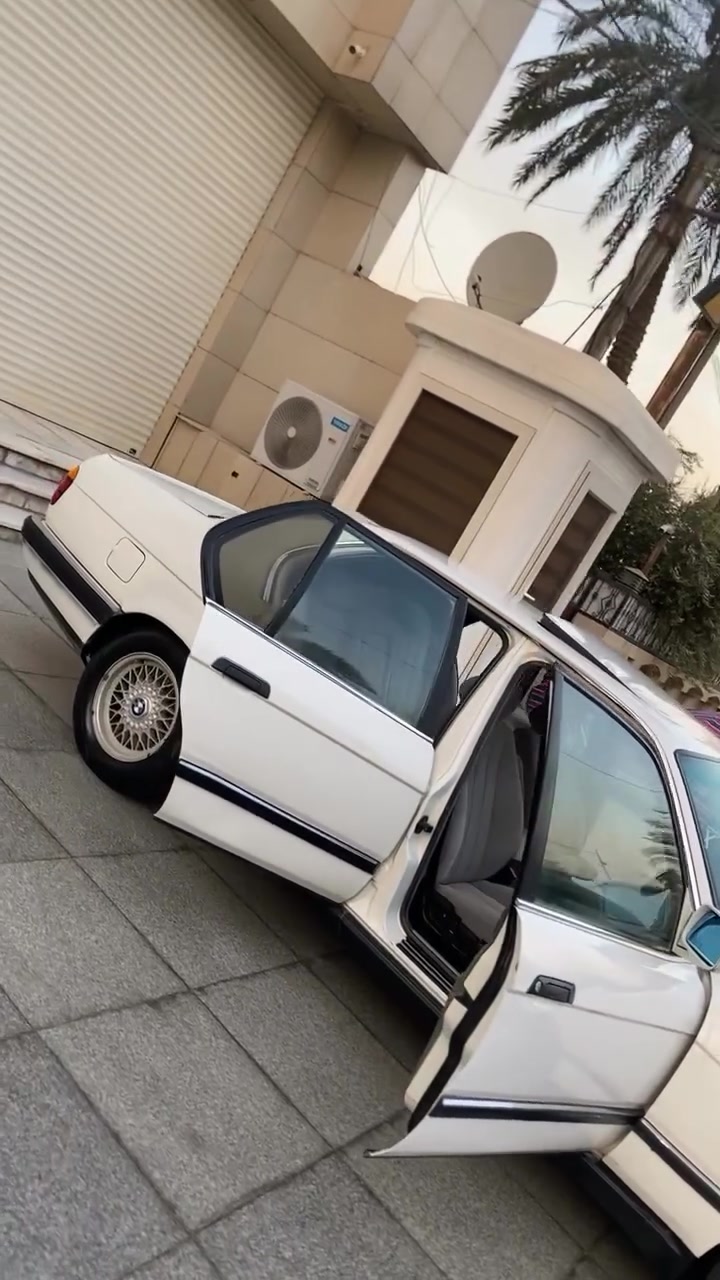 للبيع Bmw735
موديل٩١ رقم بغداد الانكليزي سنويه جديده باسمي تحويل مباشر 
سياره  بدون صبغ بدون تبديل  
محرك كير  شغاله ١٠٠/١٠٠
حداديه جديده طوبه 
تبريد شغال ثلج ويه السويح 
موصفات 
كمبيوتر دبل جكمجه 
سلايد رووف طكيتن
داخل مخمل جديد لوك كراسي مخمل لوك 
بطاين مخمل صاج ملكي ابو الخط 
هوك خلفي بلادي 
مسجل Sony اصلي 
سنتر لوك 
ويل خليه اصلي وتخم تاير جديد 
مري كهرباء 
سياره جديده بمعنى الكلمه. وعليها ادامه كامله بدون اي نقص ترايك مفتوح كلها على وضع الشركه حتى كاعيات الاصليه بيها  
السعر 77$
للاستفسار الاتصال على الرقم ***********
مكاني السيديه حي الاعلام
