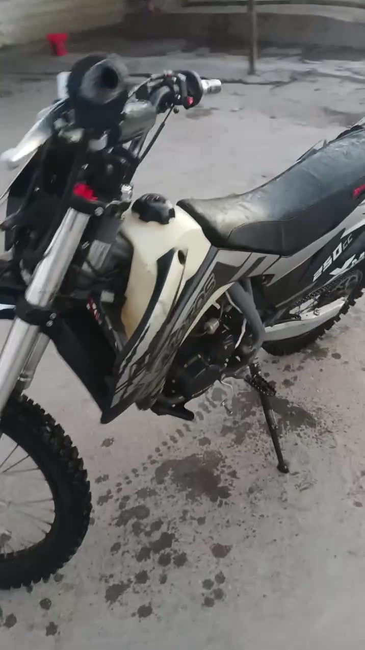 السلام عليكم 
قفاز X Motox
مرقم رقم اربيل سنويه لل30
بيهه نقوصات خفيفه 
سعرهه 1.500 وبيهه مجال 
مكان بابل ابو غرق 
رقم بي واتس 
***********
