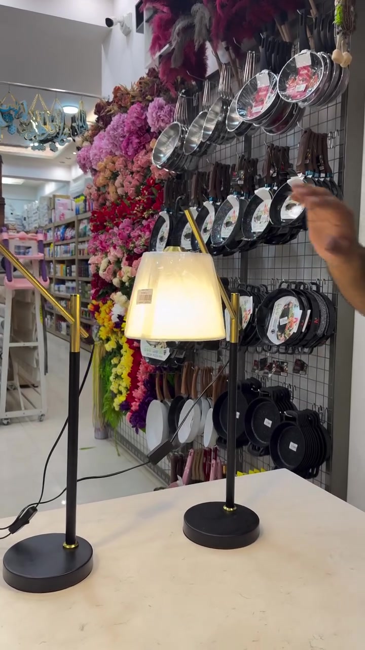 لمسة إضاءة دافئة وفخامة تنطق بالنزاكة لـكل غرف البيت! 💡✨ تيبلام منضدي بـديزاين راقي ومودرن.. إضاءة مريحة للعين، خامة ثقيلة، ومظهر فندقي يكمل جمالية ميز التواليت أو غرف النوم! 👑🏡 فينوس سنتر 👑
تدورين على تيبلام منضدي يغير جو الغرفة وينطي لمسة ديكور فخمة ودافئة بـالليل؟ الديزاين الملكي صار بـإيدچ! وفرنالكم في فينوس سنتر أحدث موديلات التيبلامات المنضدية بـتصاميم عصرية ورائعة!
جمّلي غرفتچ وزيدي نزاكة بيتك بـأفخم تيبلام منضدي من فينوس سنتر! 😍
الـعـنـوان : حـي الـحـسـيـن _ شـارع حـسـيـنـية الـحـجـاري _ قـرب مـاركـت الـخـطـيـب
واتـسـاب : *********** 😍
تـوصـيـل لـجـمـيـع الـمـحـافـظـات 🤩
#تيبلام #تيبلام_منضدي #إضاءة_مودرن #ديكورات_منازل #أكسسوارات_غرف نزاكة_البيت فينوس_سنتر السماوة توصيل_سريع ترتيب_وتنظيم اكسبلور الشعب_الصيني_ماله_حلرررر💙✨
