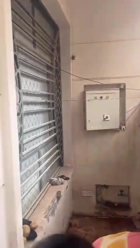 مشتمل للاجار  المساحه 100 متر
يحتوي على ثنين غرفه وهول حولي كبير مع الخدمات 
طابق اول 
مكانه البياع شارع 17 قرب الثانويه البياع 
للاستفسار ***********
