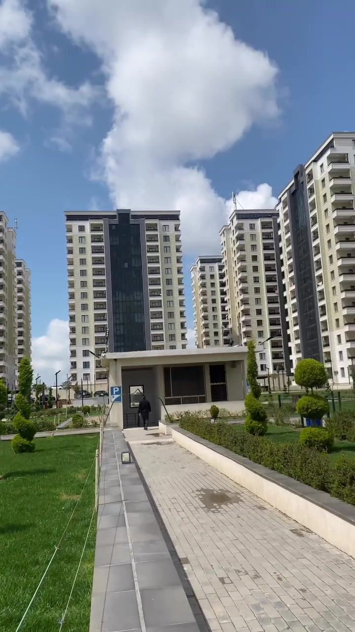 شقة للبيع في دهوك
 مجمع لالاف كولدن بارك
1+3 مساحة 161م
طابق السابع 
الشقة مؤثثة زيرو 
واجهة مميزة 
سعر مناسب
ملاحظة / بيع مستعجل ‼️
للتواصل : ***********
واتساب فايبر
