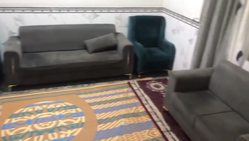 سلام عليكم . 
تخم تركي للبيع . 
10 مقاعد  . 
أي ضرر ما بي جديد .
سعر : 200  الف وبي مجال بسيط  . 
مكاني : بغداد - جكوك قرب عادل ماركت
تواصل : ***********  .
