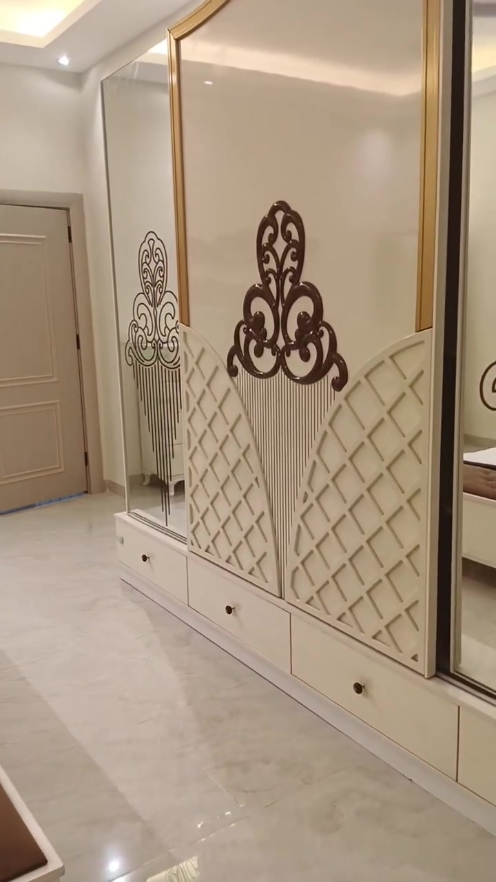 السلام عليكم نجار % فتح وشد وتصليح الاثاث والغرف التركي ويتوفر لدينا كادر نقل مع سيارة حمل م.• تبديل سكة باب الكنتور وسكك المجرات وكل ما يتعلق بالغرفه تجدونه لدينا الاتصال على واتساب***********) بأسعار مناسبه • في جميع مناطق #تكريت #بيجي #العلم
 #الدور
