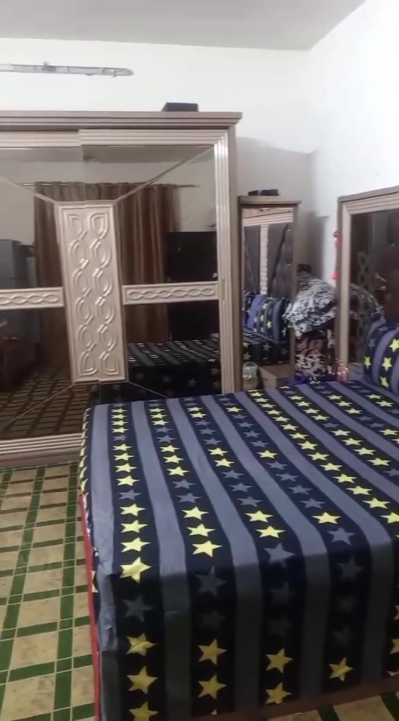 غرفه نوم تركي مابيه اي ضرر بس السجه مال الكنتور سعره ٤٠٠ وبيه مجال قليل عنوان المحموديه @للجميع
