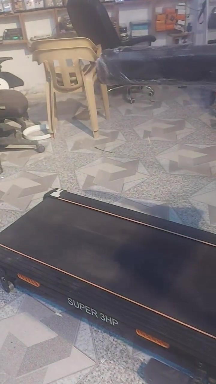جهاز جري رياضي 
امتياز ألماني 
مع جهاز هزاز لحرق الدهون استخدام جدا قليل 
سعر الشراء ٧٠٠ الف
السعر حاليا ٣٢٥ الف 
معرض صفاء العباسي القوسيات طريق دهوك مقابل مطعم زقورة 
***********
***********
