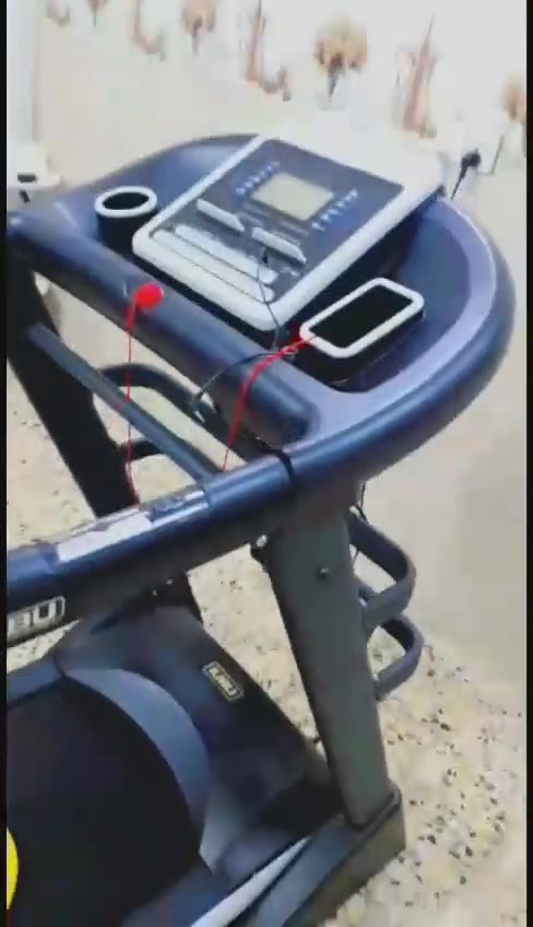 جهاز جري جديد جديد مامستخدم دبل ماطور جبلي ضخم ماركه وزن ثقيل ١٨٠ سرعه ١٨٠ يحتوي على رجاج  حرق دهون البطن والخواصر شناو بطن قرص لف الخصر وشاشه لمس تعد سعرات حراريه قياس نبضات القلب مسافه مقطوعه كذالك بي اواكس سماعات خارجيه بلاتوث مفتاح امان للطوارئ الجهاز السعر ٣٥٠ بغداد الشعب التواصل على رقم *********** يوجد واتساب
