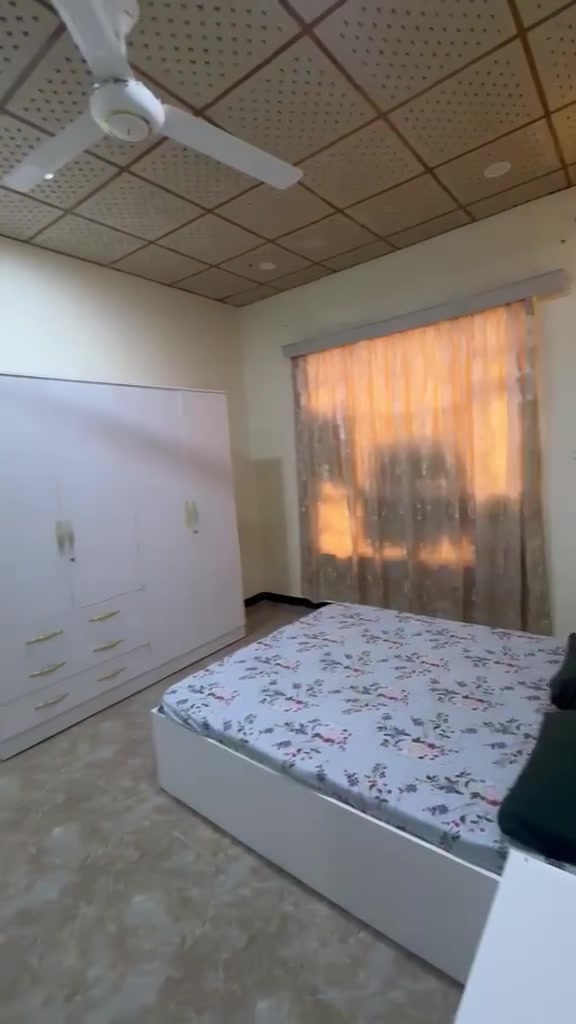 السلام عليكم
***********
يتوفر لدينا بيت طابقين للبيع 

طابو زراعي عراقي 

مساحه 200 متر 

يحتوي البيت على اربع غرف
وصاله واستقبال 
ومطبخ 

يحتوي على صحيات داخلية وخارجيه 

يحتوي ع كراج سياره 🚕

العنوان/ ابي الخصيب كوت ثويني 

السعر/155مليون بي مجال
الرقم الهاتف/***********
