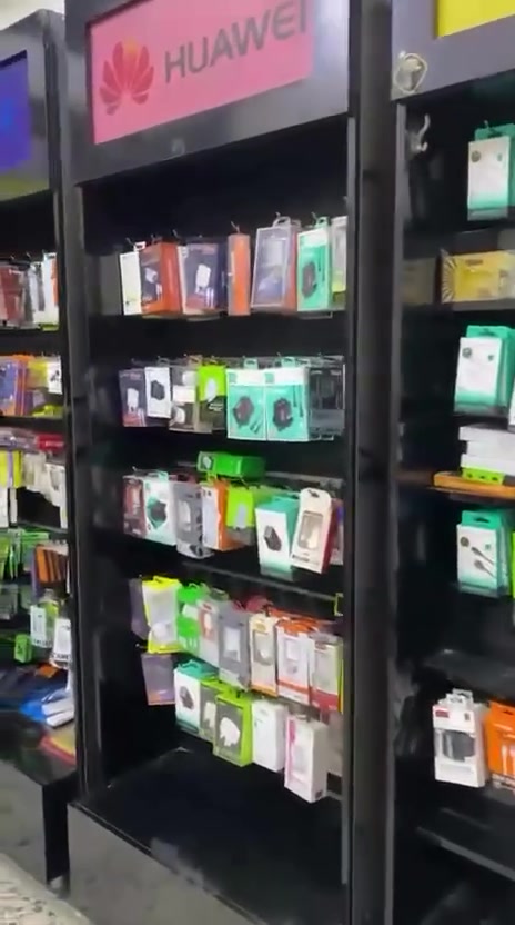 سلام عليكم فاترينات محل تلفونات للبيع نضيفات بسعر مناسب 
***********
