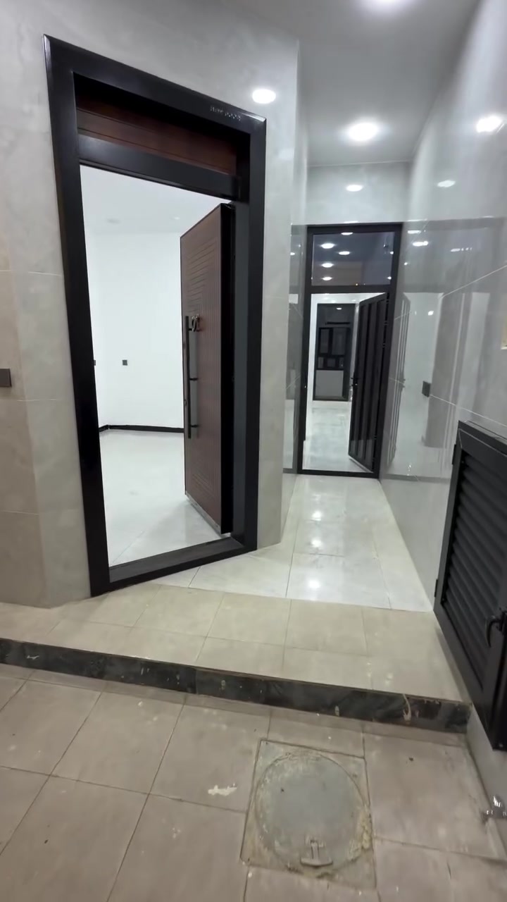 يتوفر طابق ارضي ( زيرو ) في منطقة المكاسب للإيجار خدمات كامله ماء كهرباء تبليط مدارس مركز صحي ويحتوي على استقبال ومطبخ وغرفه نوم للاستفسار اكثر *********** واتس

