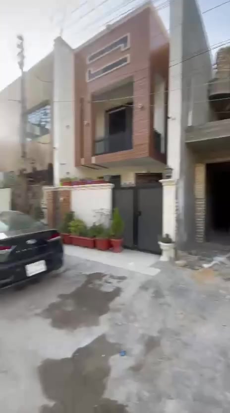 السلام عليكم 🫡 وحدتين سكنية قطع مساحة 100 الواجهة 5 النزال 20 م📍الرفاق خلف المشاتل قرب شارع العام سعر مناسب جدا الاستفسار // *********** مكتب العدل

