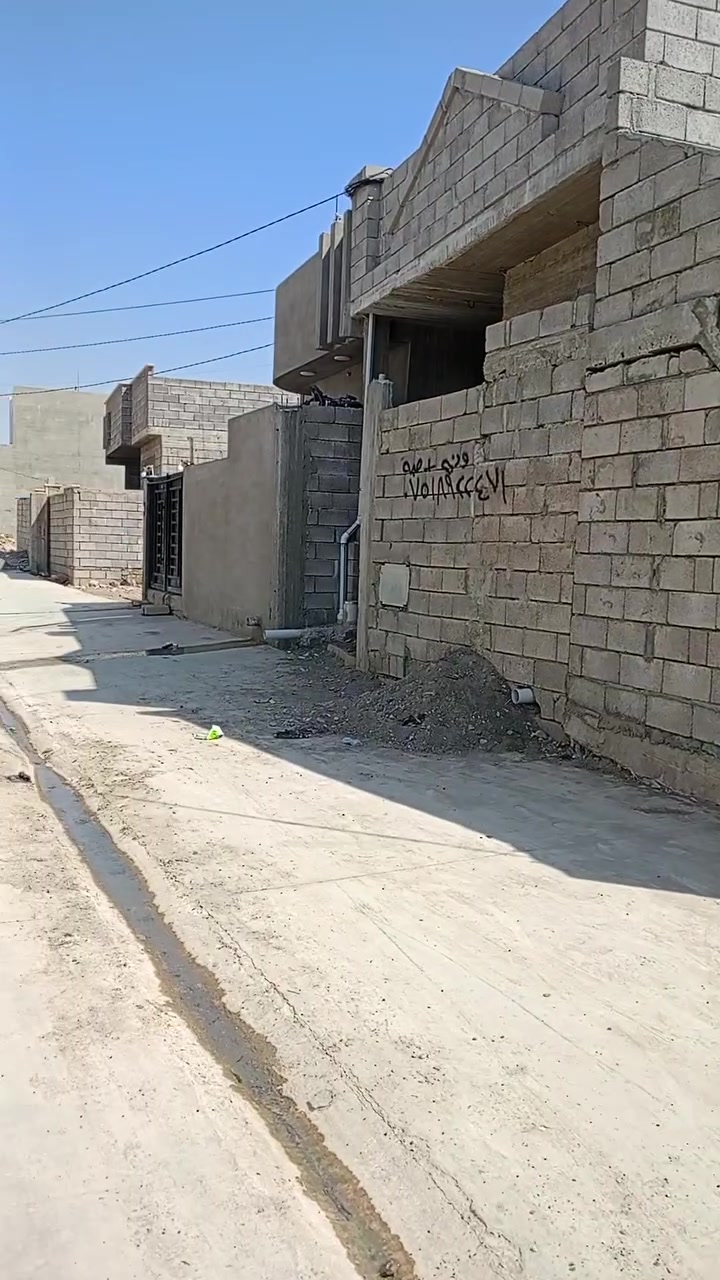 السلام عليكم هيكل للبيع المساحة 100متر بناء درجة أولا أساس بادلو خدمات كامله يبعد عن المدرسه الصينيه 200متر السعر 25وبي مجال قليل للاستفسار اتصل ***********
