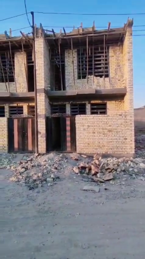 السلام عليكم هياكل ثنين للبيع  50متر الواحد كم يوم يكمل طابق الثاني ستاره وبيتونه تستلم هيكل  كامل الخدمات ماء مجاري كهرباء التبليط راح يوصله هاي الايام  المكان ضباط الثانيه مربع الحشد السعر 50وبي مجال للبيت الواحد الاستفسار...***********
