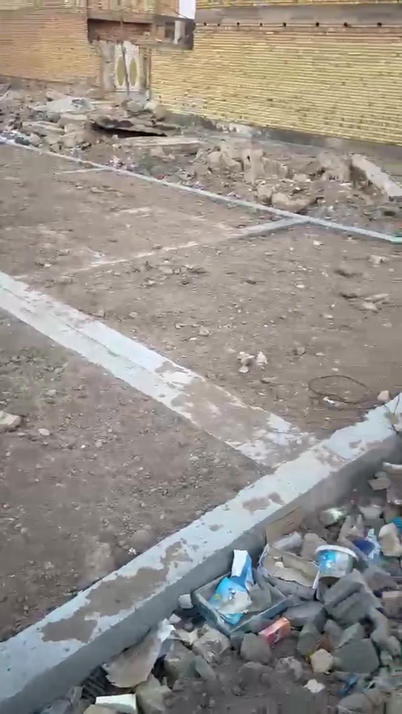 سلام عليكم بتلوات عدد 2للبيع مساحه 200متر رقم معامله كامله وبيه صورت قيد وتصرف عقار مكانه حي الموظفين 7تالف قريب علاسايدين ومكفواله من كلشي/***********
