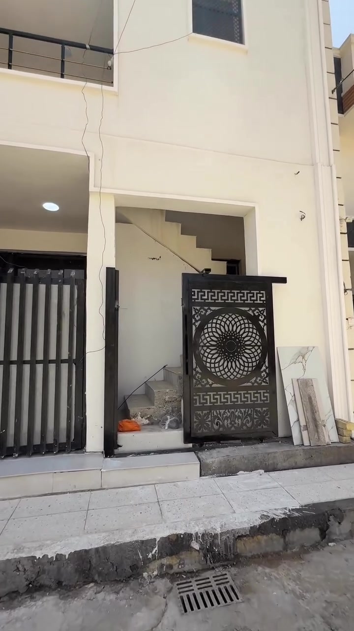 سلام عليكم بيت طابق ثاني للايجار الموقع المهديه الرابعه يحتوي على غرفتين وصاله وحمامات ثنين للاستفسار *********** ملاحضه عوائل فقط
