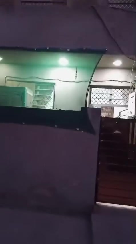 السلام عليكم بيت البيع ٥٠م ملك صرف سند٢٥ الموقع الفحامه ابو كفى قرب جامع القادر يتكون من استقبال  مطبخ وصحيات وغرفه بسعر مناسب التواصل والاستفسار ***********
