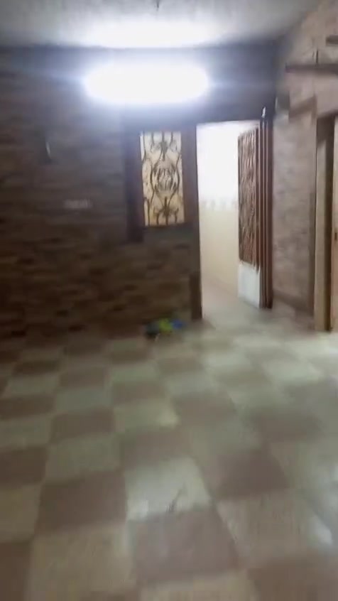 بيت للايجار بالقبله بحي القائم قريب شارع الخدمي وقريب المعارض بيه غرفتين نوم وهول ومطبخ وصحيات وكيزر وتانكي وماطور وكراج وحديقه اجاره ب600 مع الماء والكهرباء اي استفسار على هذا الرقم *********** علما البيت عن طريق مكتب

