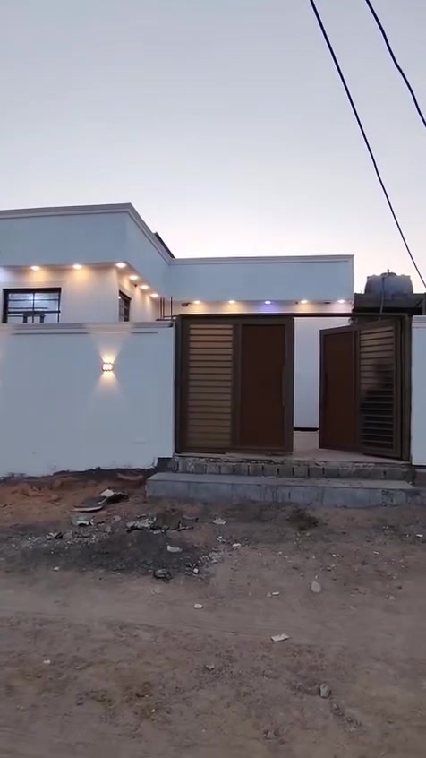 دار للبيع طابو زراعي عراقي وكاله ونسخه من الطابو يقع في حمدان شارع معمل الشيخ مشمول باخدمات مساحة البيت 200م قريب عن شارع التبليط 50م يبعد عن البصره 10دقايق بناء 2026ما سكون تتكاتب وتستلم يتكون من غرفتين احد الغرف سويت ومطبخ واستقبال وصاله وكراج للاستفسار على الرقم ***********
