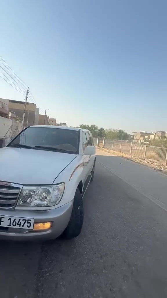 سلام عليكم لاندكروزر موديل 2000 سياره حلوه رقم سليمانيه باسمنه بيها قطعه وحده الجاملغ الأيمن وبيها بارد كدام العين سياره نضافه 80٪ من تبريد وحداديه ومحرك بيها بس صوت بل اكسل عارضيها ١٥٠$ وبيها مجال لطيبين مراوس احدث اراوس أو سورنتو هم اراوس مكان سياره نجف رقم الهاتف ***********
