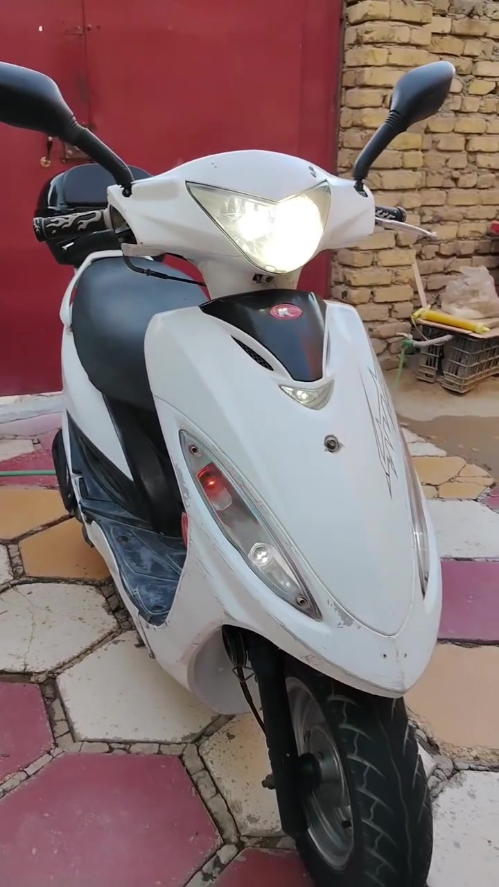 سلام عليكم للبيع دراجه G4 بحاله مكفوله كفالة عامه مكينه ناعمه ما مفتوحه جديده كهربائيات كله شغاله لايت أمامي خلفي اشاير يمين يسار رباعي ابريك أمامي خلفي كله شغال غير متعوبه فقط استعمال بيتي الدراجه كامله مكمله من كل شي سعر 700لف وبيه مجال ناصريه حي اور يم جامع الحسن *********** يوجد واتساب
