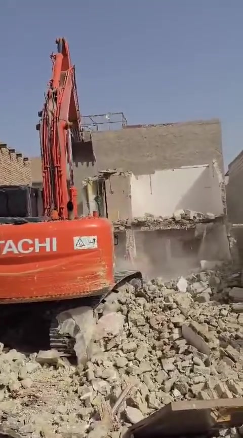 🏗️ أبو محمد الجبوري لتفليش وهدم الدور والعمارات ورفع الأنقاض 🚜
📍 داخل كربلاء المقدسة وبأعلى درجات الأمان
خدماتنا تشمل:
🔨 تفليش وهدم الدور والبيوت والمباني والعمارات بأعلى درجات الأمان.
🚛 رفع وتنظيف ونقل الأنقاض وتسليم الأرض صافية وجاهزة للبناء.
🚜 توفير أحدث الآليات والمعدات (شفلات، حفارات، قلابات) للعمل السريع والمنظم.
مميزات العمل معنا:
▪️ كادر متخصص وخبرة طويلة في المجال.
▪️ التزام تام بالمواعيد والإنجاز بوقت قياسي.
▪️ أسعار تنافسية ومناسبة للجميع.
📞 للتواصل واتساب (***********)

