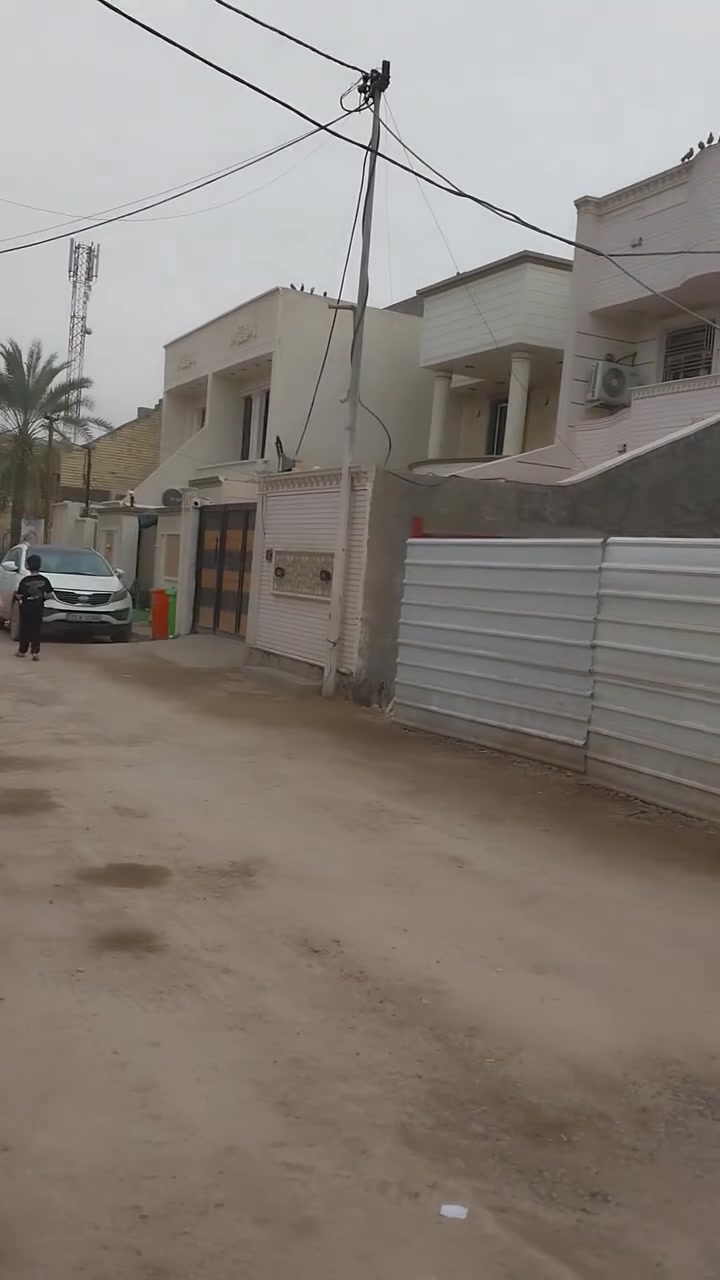 السلام عليكم  بيت بالطي كاظميه الثانيه ترميم لو تفليش زراعي ملك سند ٢٥ المساحه ١٤٠ واقع حال شارع عريض يبعد عن الشارع العام ١٠٠ م تقريبا شارع عريض مي كهرباء واصل ***********السعر المطلوب ١٢٥وبي مجال
