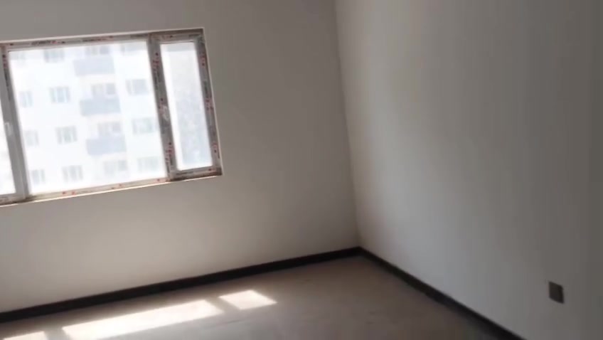 سلام عليكم شقه مساحه 125م للبيع طابق ثالث واصل منها مقدمه كامله 20% مستلم مفتاح و سند جاهز الشقه غير مسكونه سعرها 75 و بيها مجال للاستفسار الاتصال على الرقم ***********
